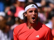 开云体育登录-美国网球队险胜英国网球队，西西帕斯一己之力扛起全队的简单介绍