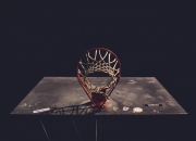 开云体育-步行者铁蹄踏碎雷霆，英格拉姆的钝刀哲学，在对抗中雕刻胜利