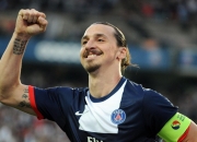 开云体育下载-赛道与球场的双重奏，当F1街道赛焦点战遇上湖人决胜局