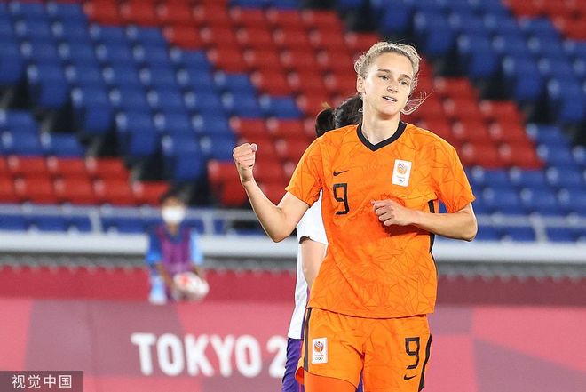 丹麦逆转马德里竞技,范佩西打破历史纪录 丹麦逆转马德里竞技,范佩西打破历史纪录