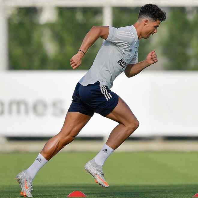 丹麦逆转马德里竞技,范佩西打破历史纪录 丹麦逆转马德里竞技,范佩西打破历史纪录