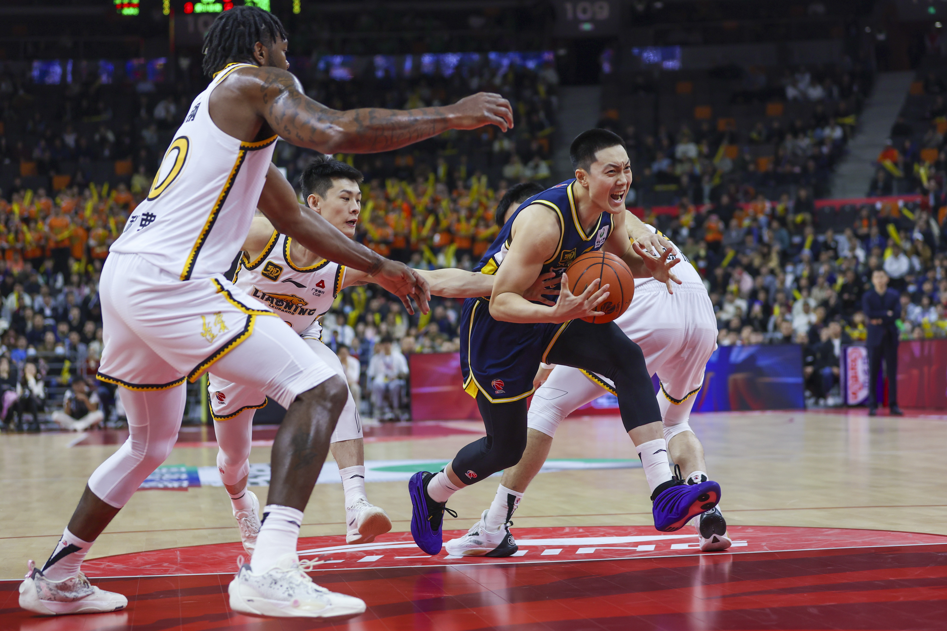 广东队主场对抗辽宁队,西部头名之争的简单介绍 广东队主场对抗辽宁队,西部头名之争的简单介绍