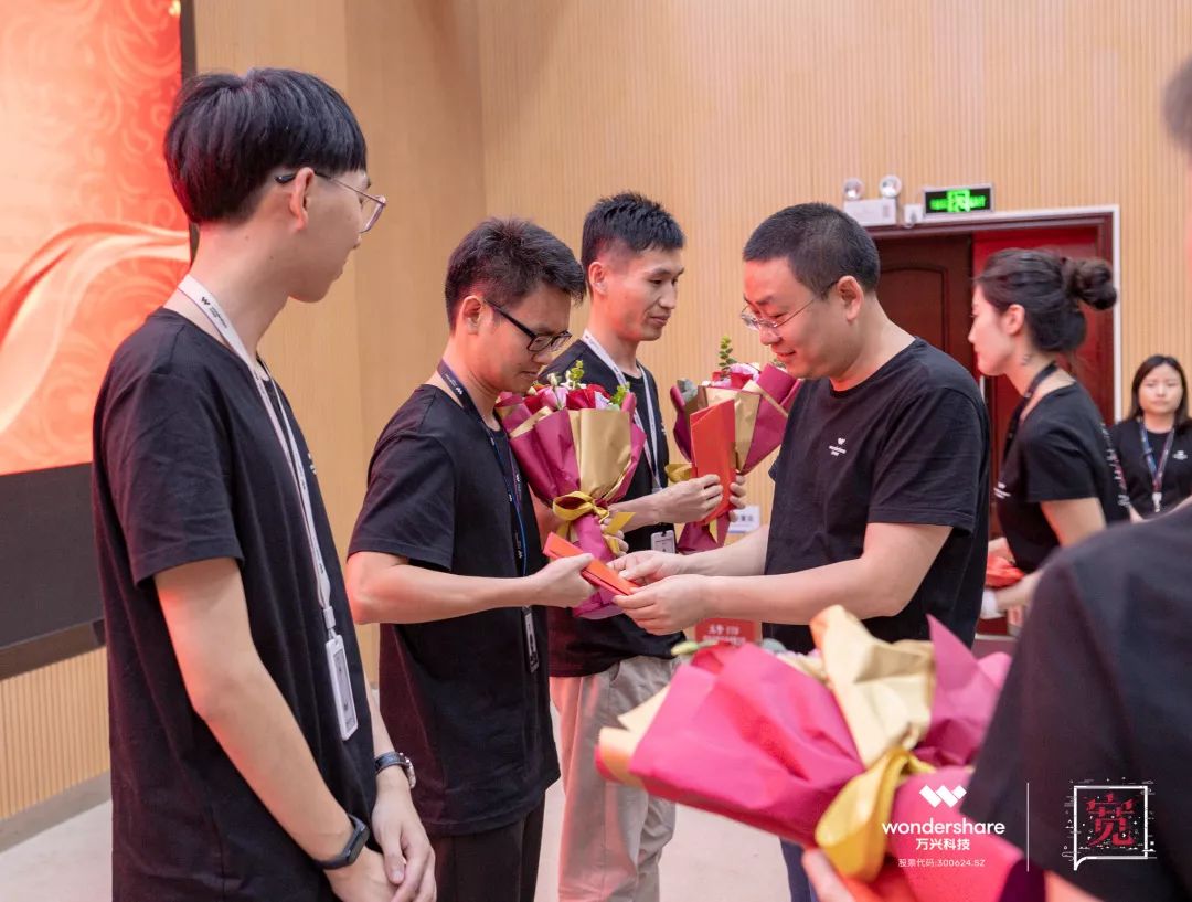 包含传奇再出发:刷新记录再次绽放光芒的词条 包含传奇再出发:刷新记录再次绽放光芒的词条