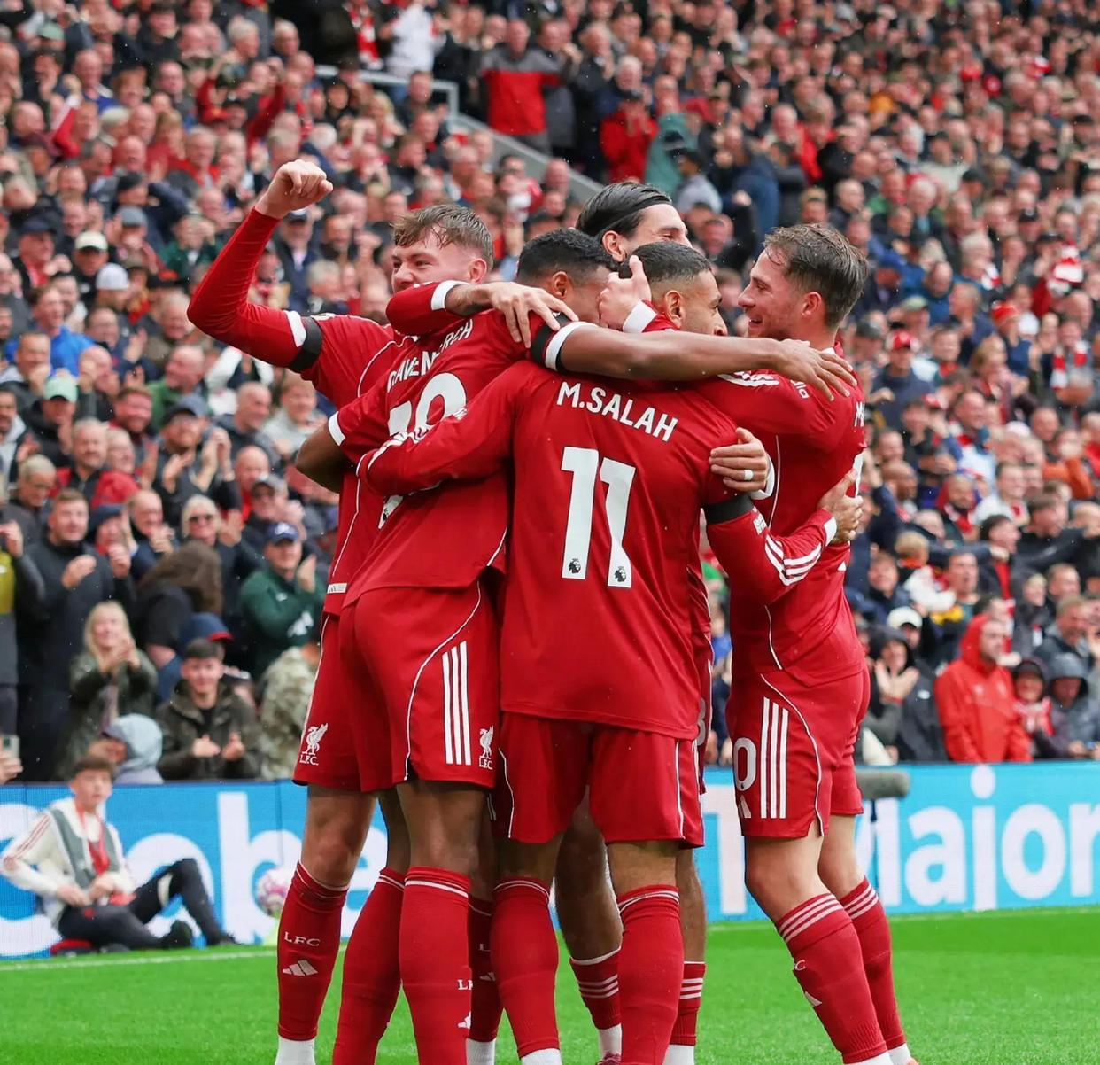 利物浦主场大胜雷丁，继续领跑英超