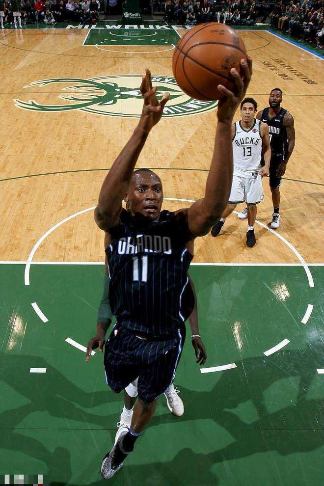 包含上海队队长受伤，球队战绩一落千丈的词条