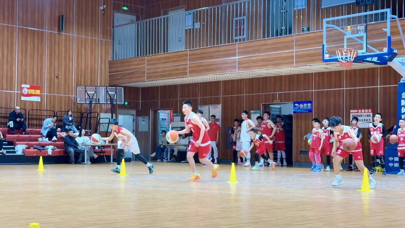 篮球运动越来越受欢迎，青少年热情高涨的简单介绍