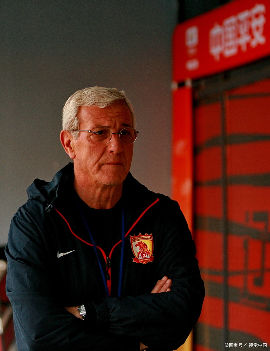 关于球队管理层解雇主教练引发球员情绪困扰的信息