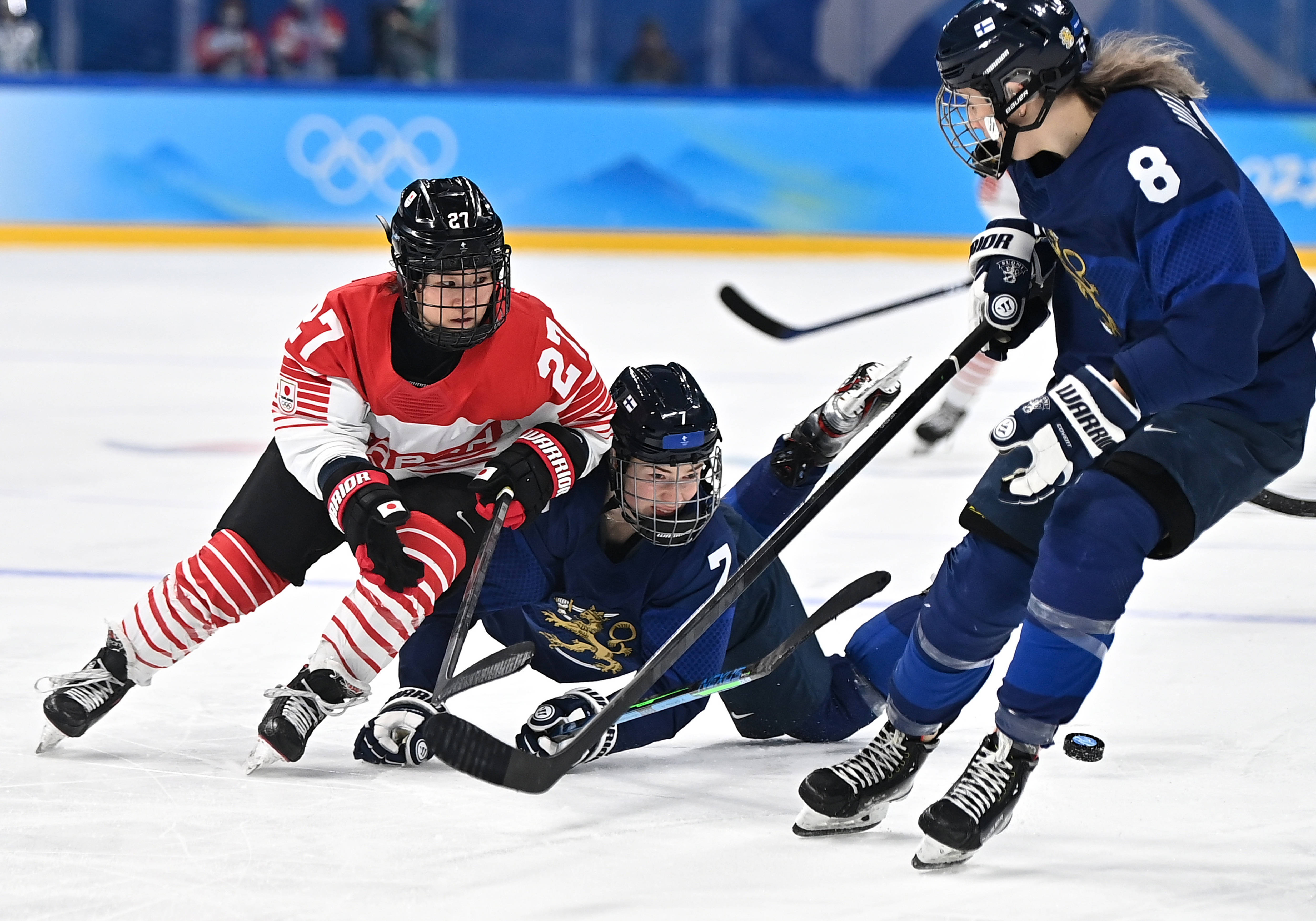 关于冰岛队在比赛中表现抢眼，轻取对手夺冠的信息