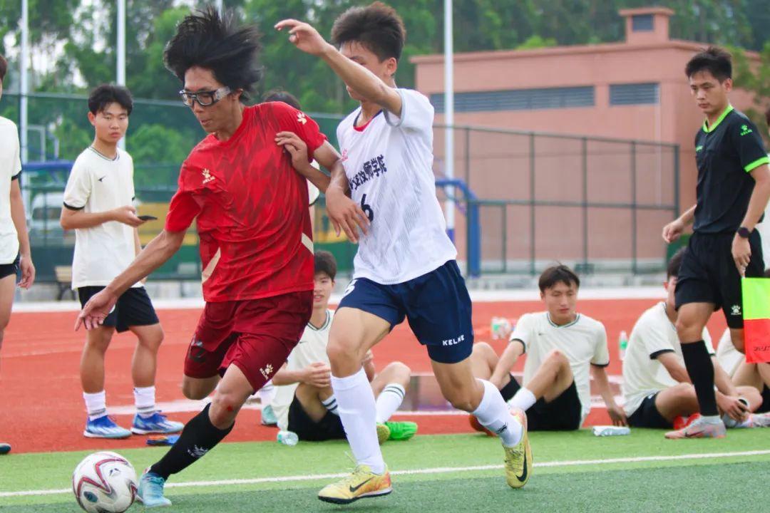 包含足球比赛精彩纷呈，球员技术风采俘获众人的词条