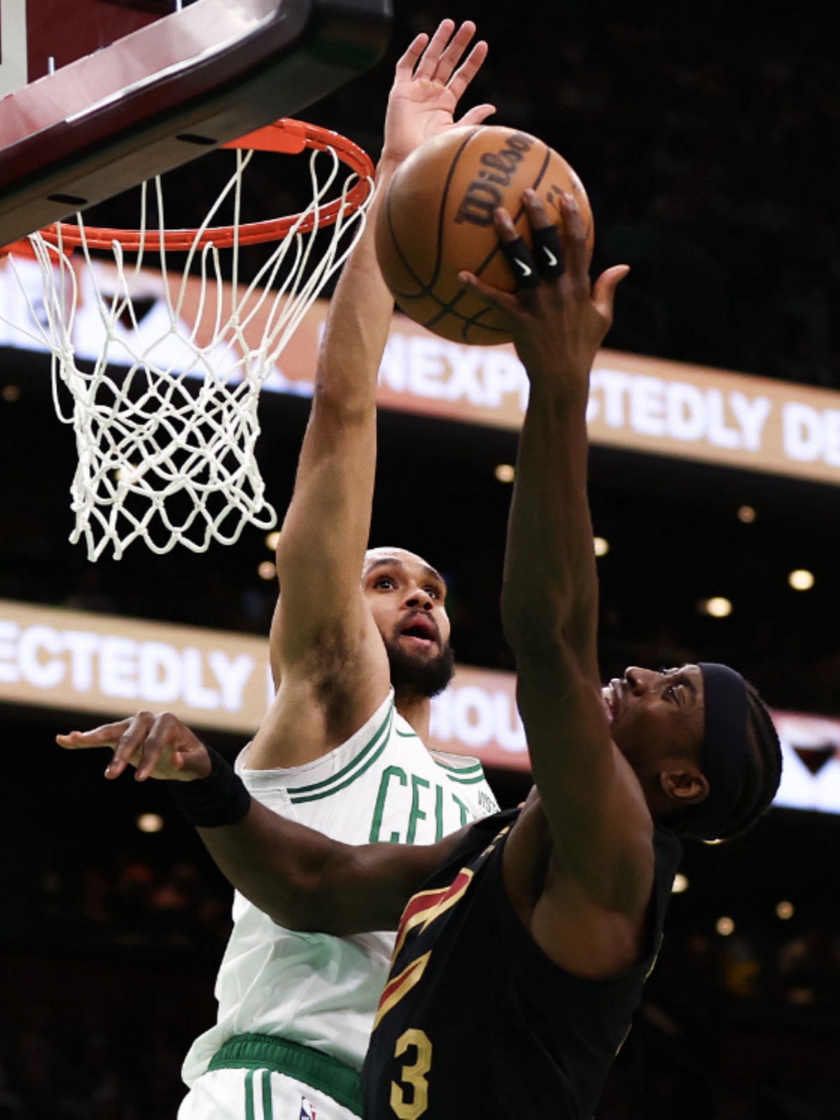 骑士鏖战福建队,塔图姆惊艳四座 骑士鏖战福建队,塔图姆惊艳四座