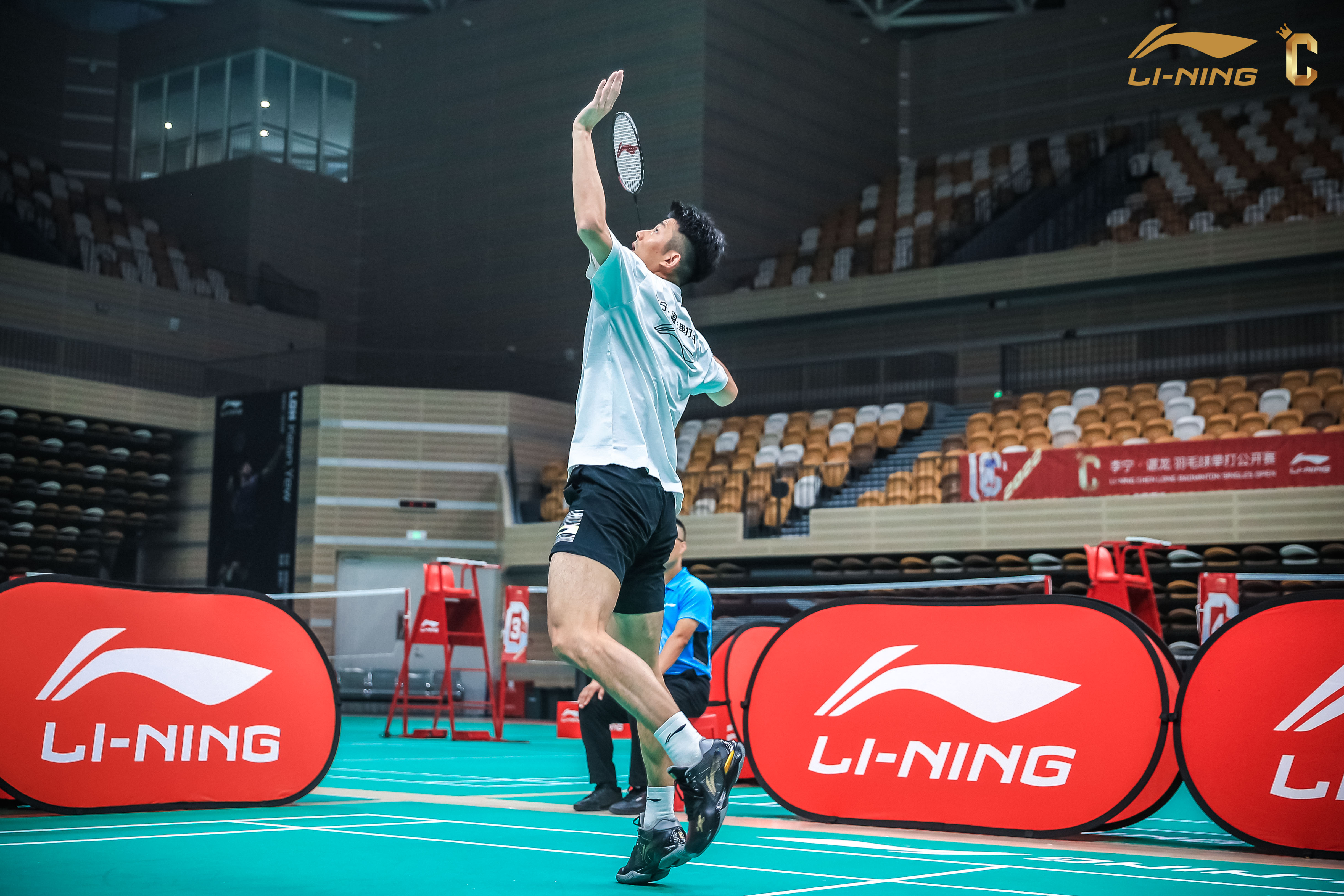 英格兰羽毛球队血洗丹麦羽毛球队，谌龙制霸全场的简单介绍