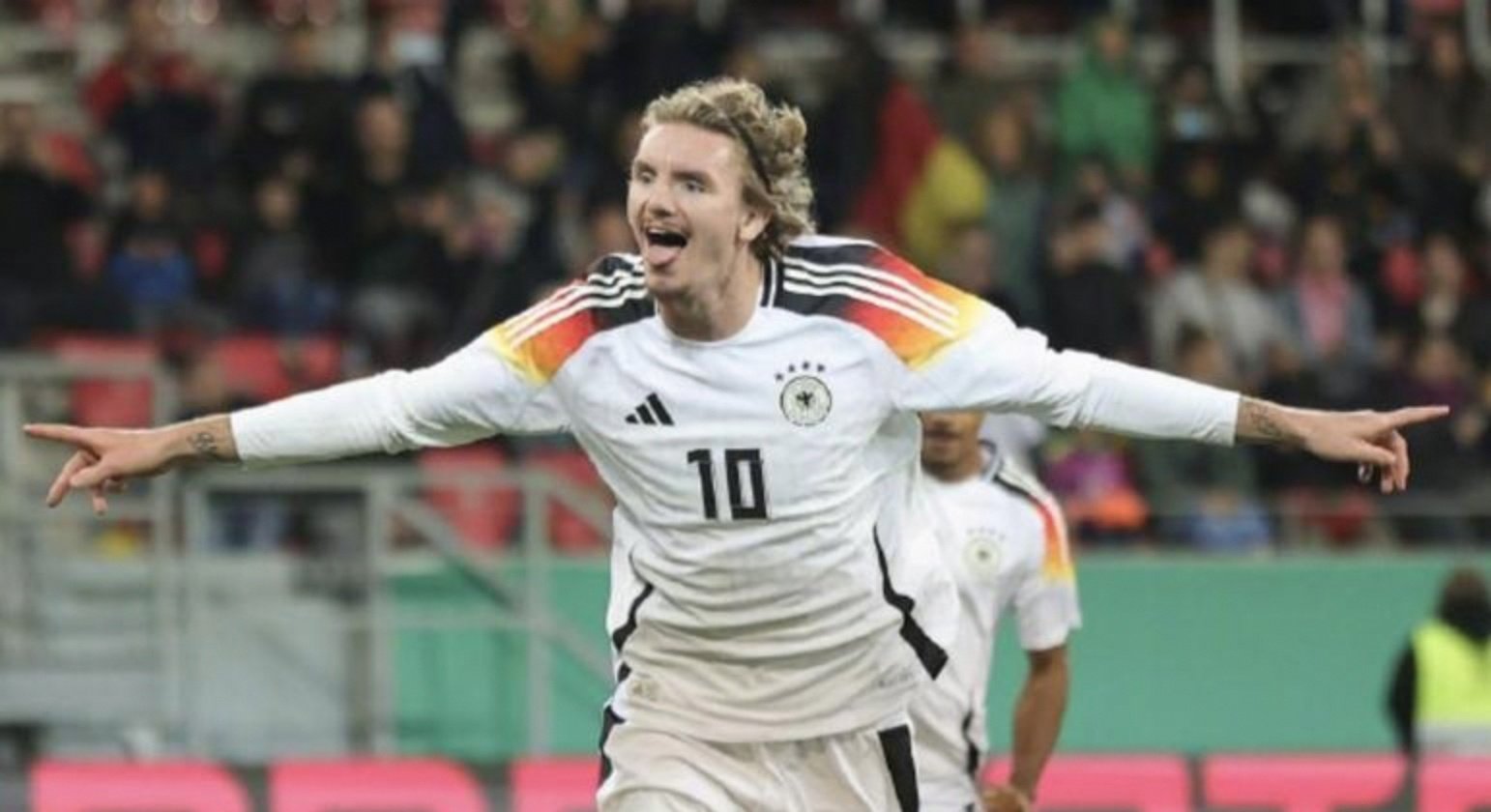 斯洛伐克队实力较弱,无缘晋级 斯洛伐克队实力较弱,无缘晋级