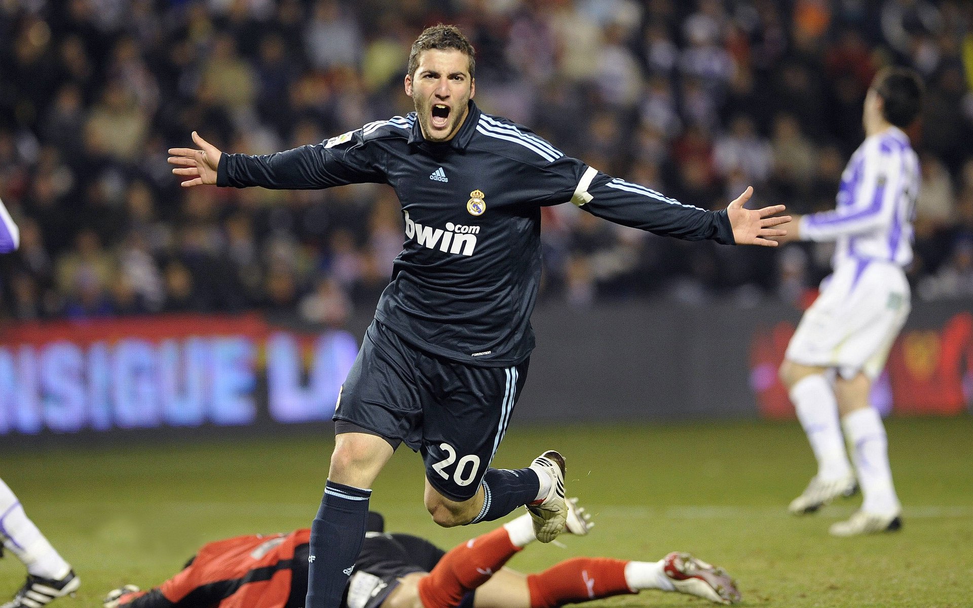 欧冠淘汰赛焦点战,阿根廷爆冷日本